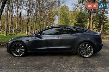 Седан Tesla Model 3 2023 в 