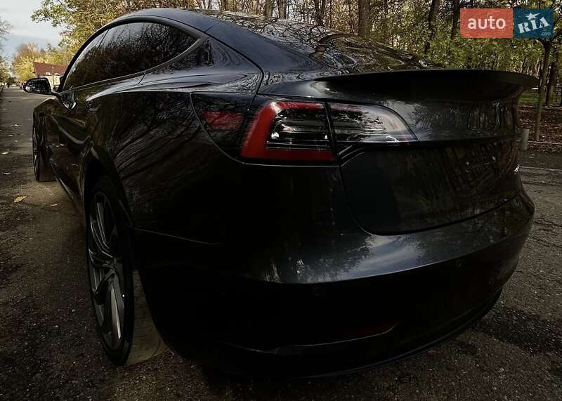 Седан Tesla Model 3 2023 в Вінниці