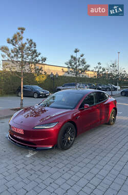 Седан Tesla Model 3 2024 в 