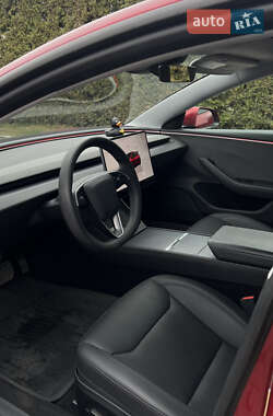 Седан Tesla Model 3 2024 в 