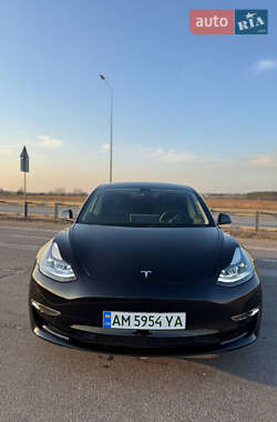 Седан Tesla Model 3 2023 в 