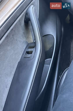 Седан Tesla Model 3 2023 в 