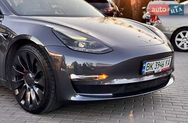 Седан Tesla Model 3 2021 в 