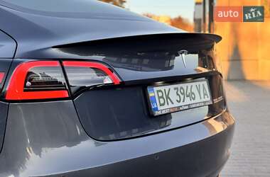 Седан Tesla Model 3 2021 в 