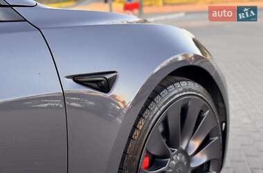 Седан Tesla Model 3 2021 в 