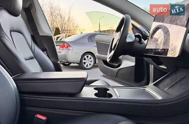 Седан Tesla Model 3 2021 в 