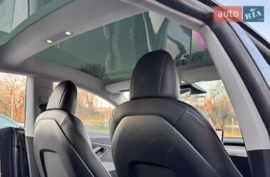 Седан Tesla Model 3 2021 в 