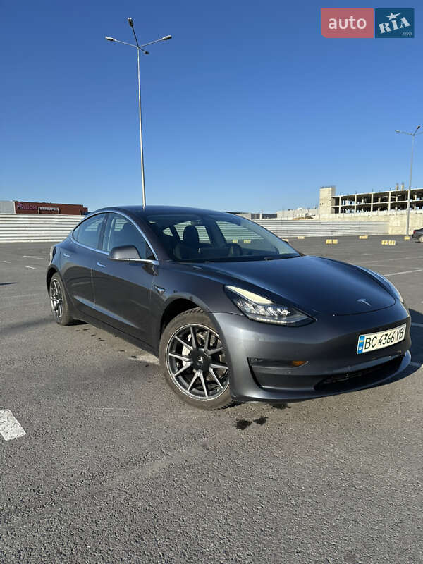Седан Tesla Model 3 2018 в 