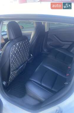 Седан Tesla Model 3 2020 в 