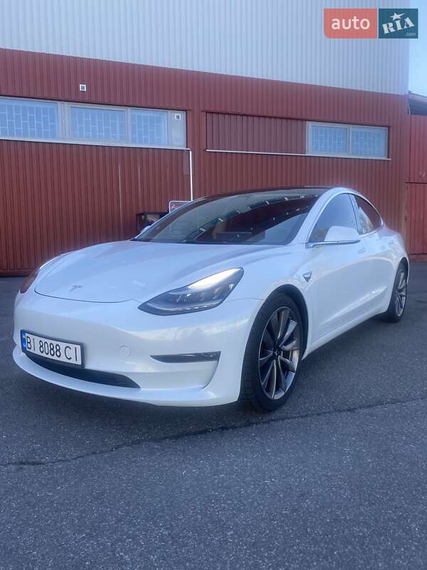 Седан Tesla Model 3 2020 в Кременчуге