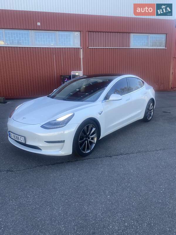 Седан Tesla Model 3 2020 в Кременчуге