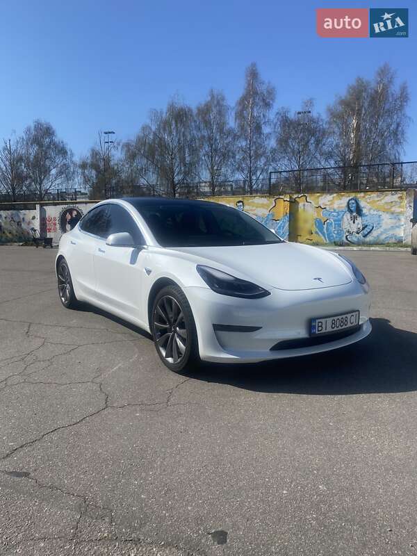 Седан Tesla Model 3 2020 в Кременчуге