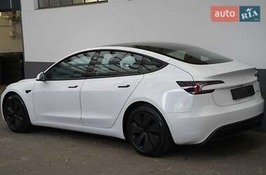 Седан Tesla Model 3 2024 в 