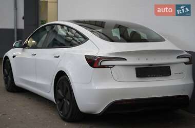 Седан Tesla Model 3 2024 в 