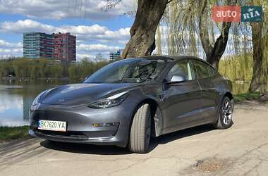 Седан Tesla Model 3 2022 в 