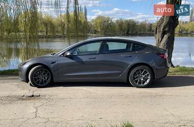 Седан Tesla Model 3 2022 в 