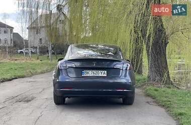 Седан Tesla Model 3 2022 в Ровно