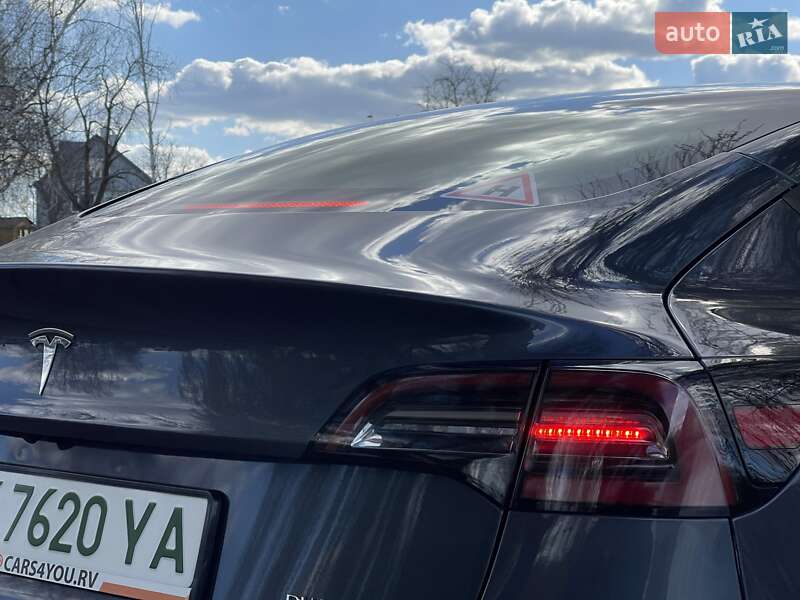 Седан Tesla Model 3 2022 в Ровно