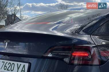 Седан Tesla Model 3 2022 в 