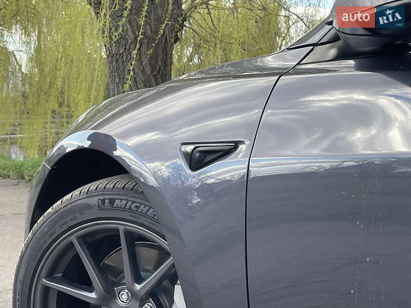 Седан Tesla Model 3 2022 в Ровно