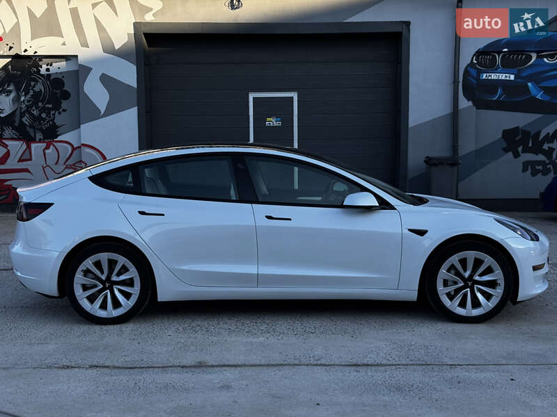 Седан Tesla Model 3 2023 в Житомирі