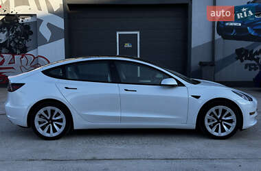 Седан Tesla Model 3 2023 в 