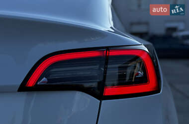 Седан Tesla Model 3 2023 в 