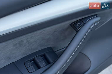 Седан Tesla Model 3 2023 в 