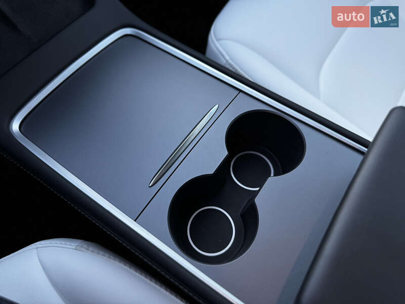 Седан Tesla Model 3 2023 в Житомирі