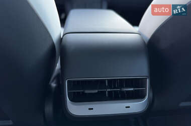 Седан Tesla Model 3 2023 в 
