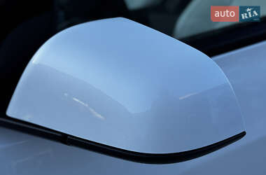 Седан Tesla Model 3 2023 в 