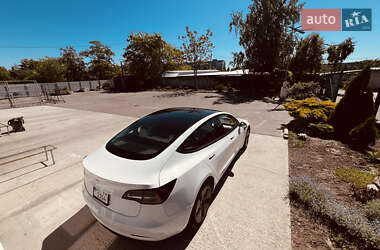 Седан Tesla Model 3 2021 в 