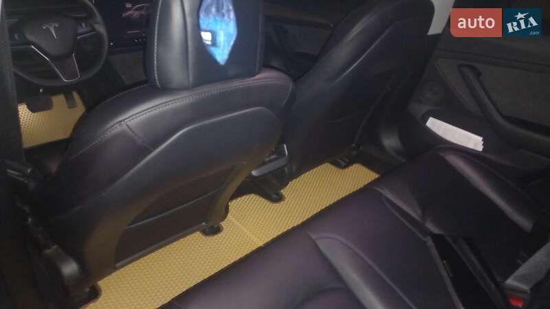 Седан Tesla Model 3 2022 в Львове
