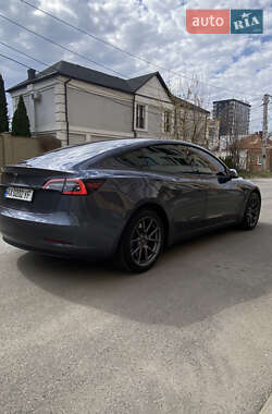 Седан Tesla Model 3 2021 в 