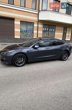 Седан Tesla Model 3 2021 в 