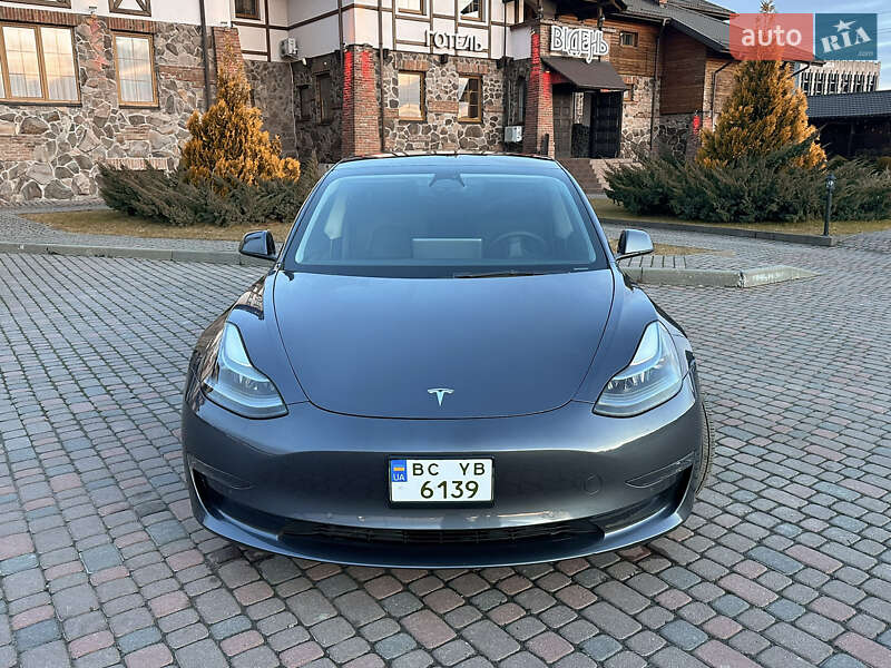 Седан Tesla Model 3 2022 в Львове