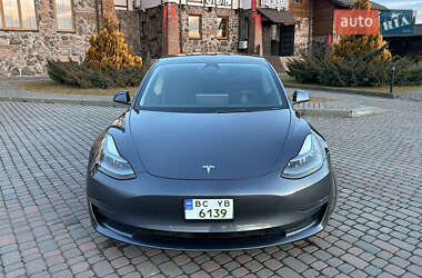 Седан Tesla Model 3 2022 в 