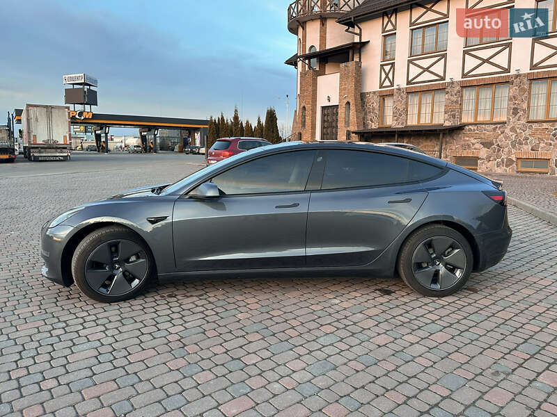 Седан Tesla Model 3 2022 в Львове