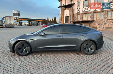 Седан Tesla Model 3 2022 в 
