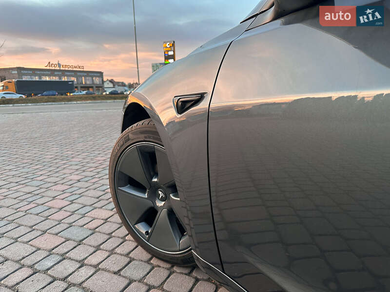 Седан Tesla Model 3 2022 в Львове
