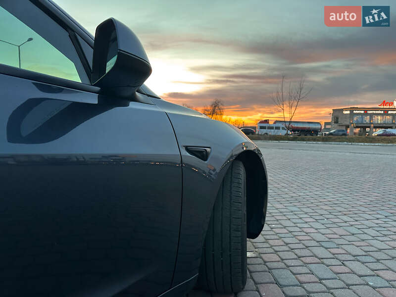 Седан Tesla Model 3 2022 в Львове