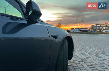 Седан Tesla Model 3 2022 в 