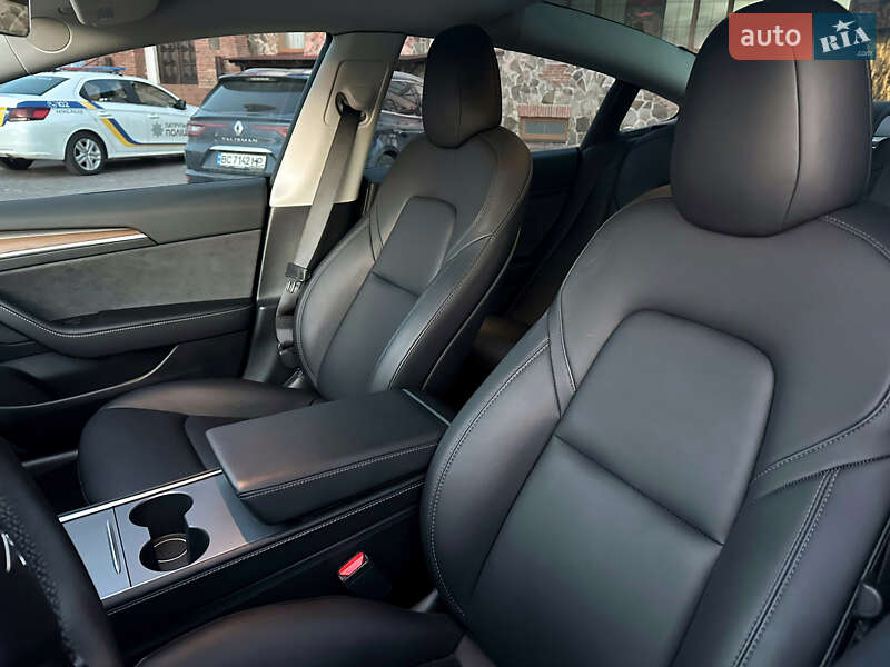 Седан Tesla Model 3 2022 в Львове