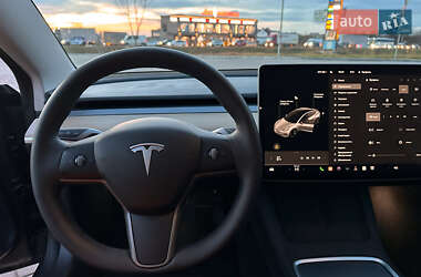 Седан Tesla Model 3 2022 в 