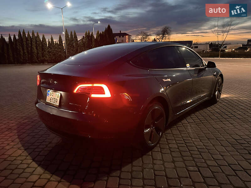 Седан Tesla Model 3 2022 в Львове