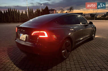 Седан Tesla Model 3 2022 в 
