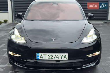 Седан Tesla Model 3 2021 в 