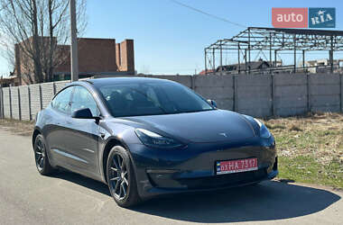 Седан Tesla Model 3 2022 в 