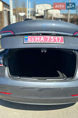 Седан Tesla Model 3 2022 в 