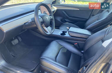 Седан Tesla Model 3 2022 в 